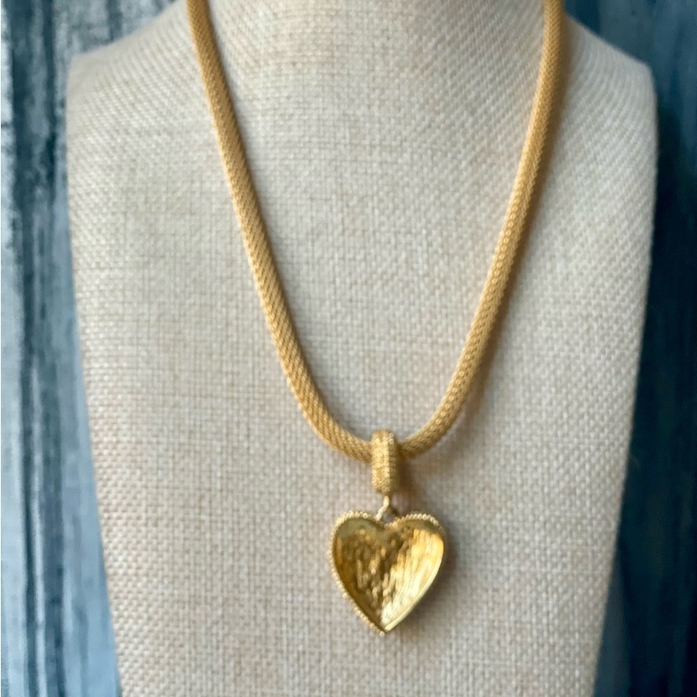 Vintage 18K Gold Plated Mesh Puff Heart Pendant Necklace - Picture 6 of 7